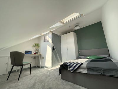 Shared shower bedroom bills all inclusive  Main Photo