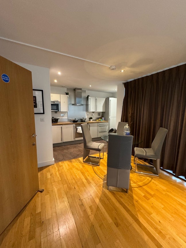 Room available  Main Photo