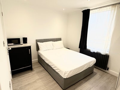 3. En-suite Double Room Main Photo