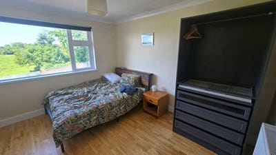 Double room in large spacious house Main Photo