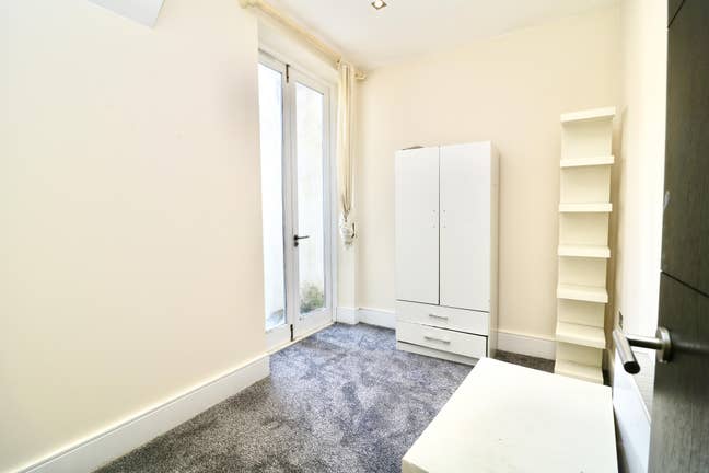 2 Bedroom Flat with Private Garden - Clapham, SW4  Main Photo
