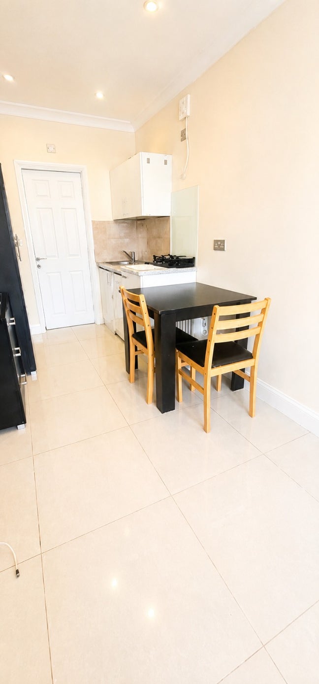 🌟 Bright  Studio Flat | Harrow HA3 | Bills Inc Main Photo