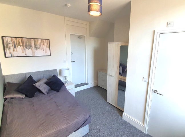 Lovely room in beautiful, central, shared house Main Photo