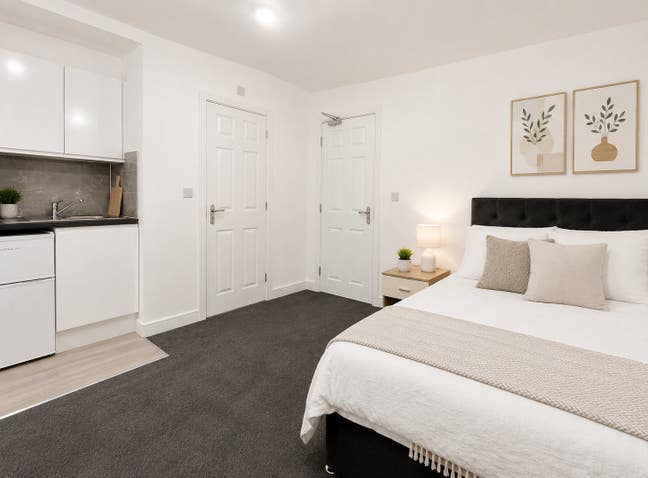 Modern Ensuite Studio Room in Bretton 🏡 Main Photo