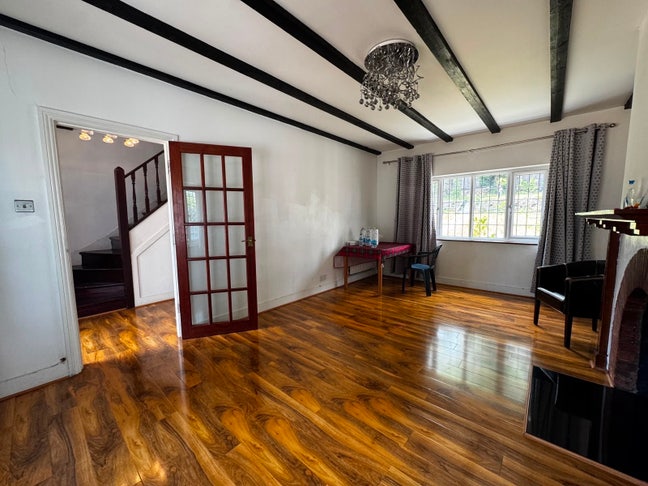 5-Bedroom House with Garden (We’ll do Furnishing) Main Photo