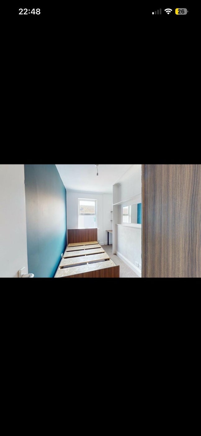 Double Bed in Bath 208pw Main Photo