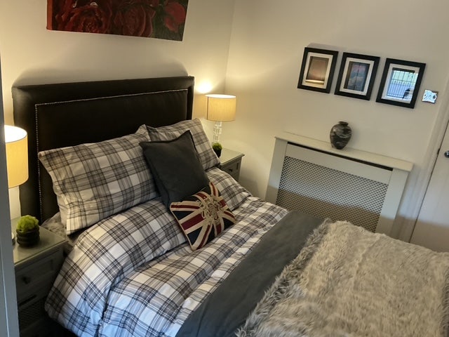 Beautifully furnished studio annex Richmond TW10 Main Photo