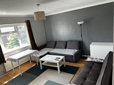 Lovely specious double bedroom. Main Photo