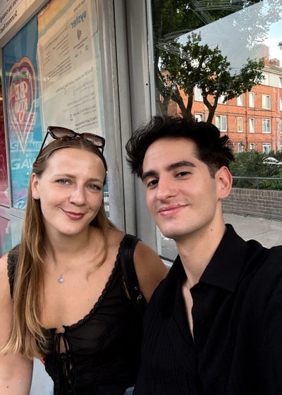 Looking for a 2 bedroom flat/house to rent Main Photo