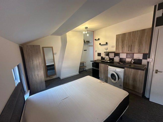 Studio Flat Fully Furnished All Bills Included  Main Photo