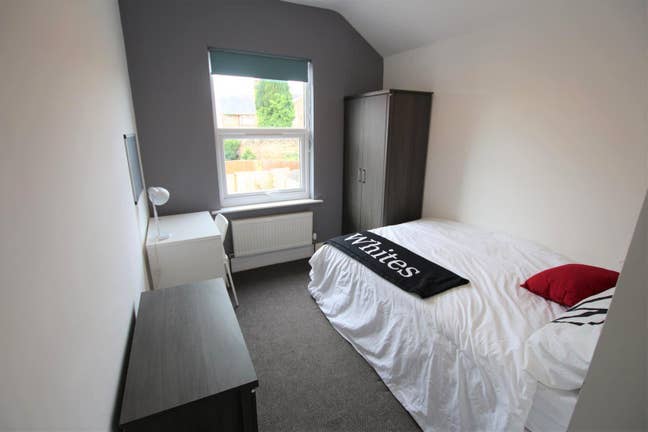 Abington Double Bedroom Two shared Shower Rooms  Main Photo