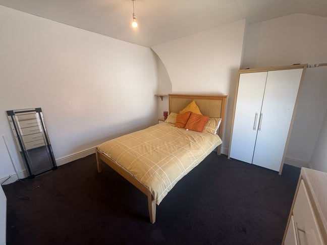 Double Room Available – All Bills Included  Main Photo