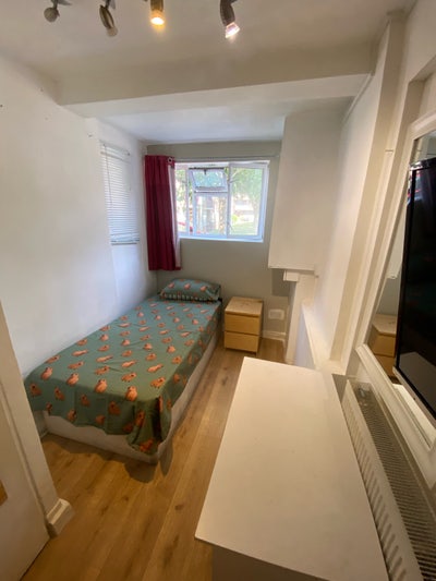 Lovely double room for single occupancy  Main Photo