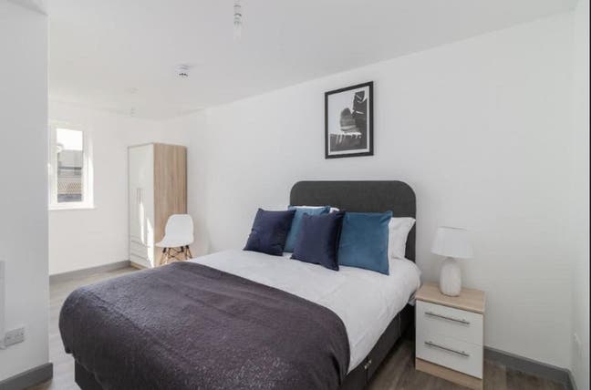 *Stylish 1-Bed Flatshare Main Photo