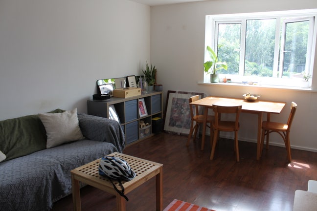Bright and airy flat in Stratford  Main Photo