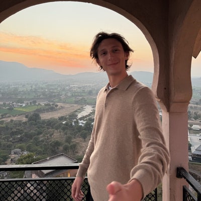 Looking for a room/flat mates :) Main Photo