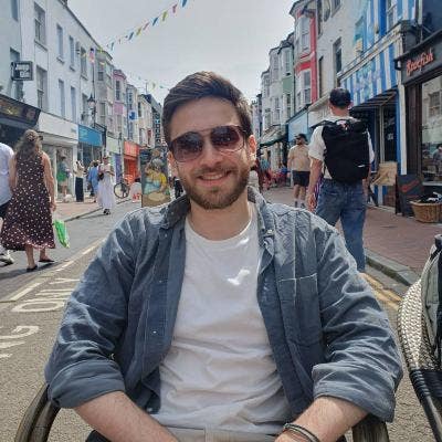 I've just graduated and am moving to London f... Main Photo