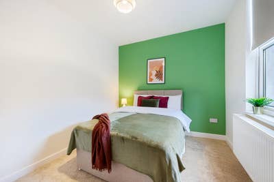 Newly Refurbished 7-Bed House Share in L13! Main Photo