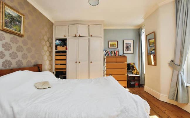 Large double room in charming terraced house Main Photo