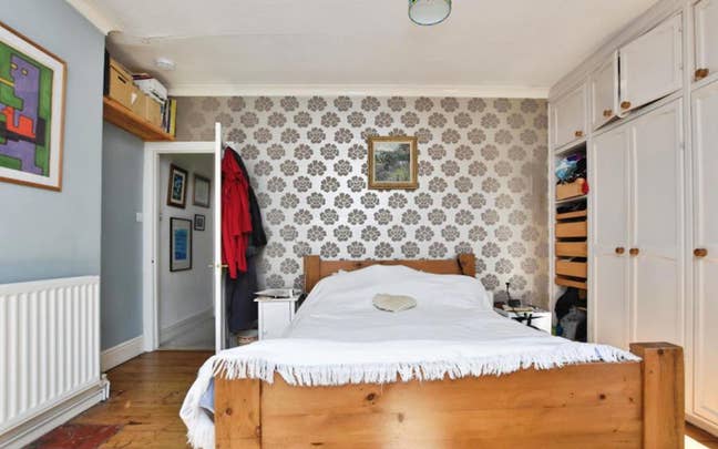 Master double bedroom in charming terraced house Main Photo