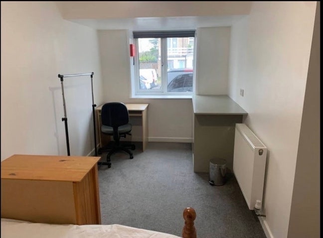 Large room available in popular location Main Photo