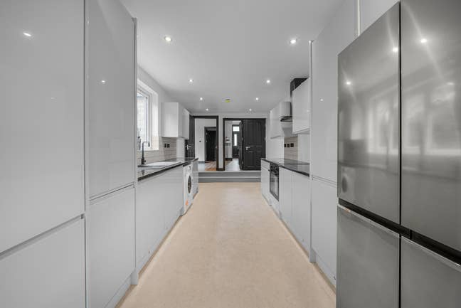 Newly Refurbished House - Rooms to Rent - Croydon Main Photo