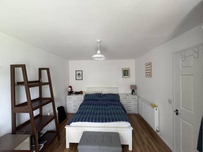 Double bedroom in Kennington - from 14/8 Main Photo