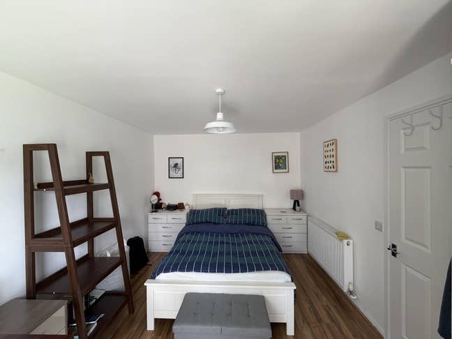 Double bedroom in Kennington - from 14/8 Main Photo