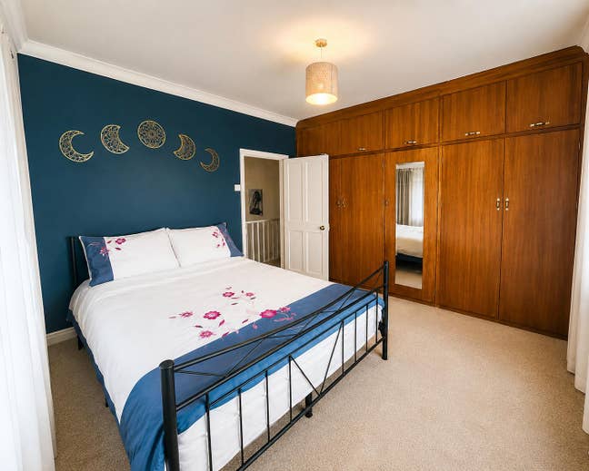 Only Ladies Home -1 Double Bedroom with Gym!! Main Photo