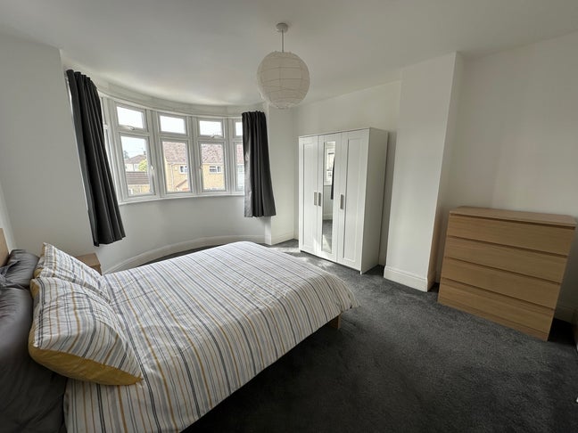 Large Double Room | Filton | Professionals | Mead Main Photo