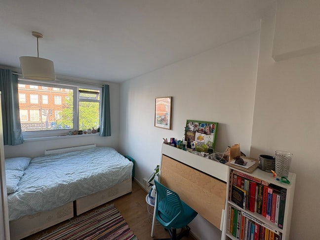 3 Girls Looking For a Friendly Flatmate  Main Photo