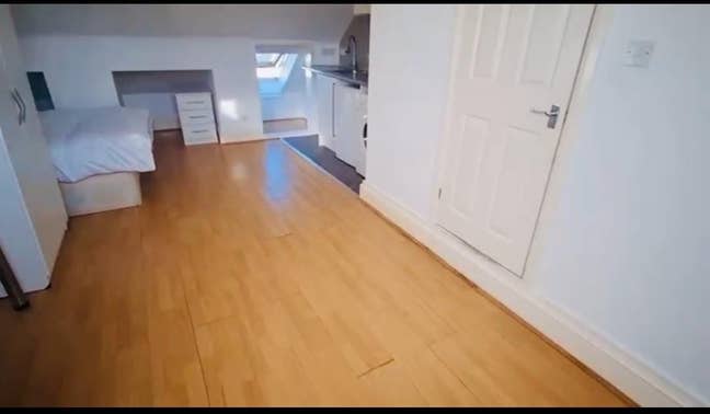 Loft Studio flat with bills available in KT1 Main Photo