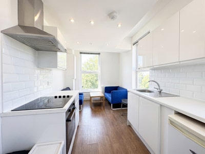 A stunning 5 bedroom 2 bathroom maisonette in N7 Main Photo