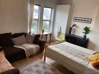 Very nice  room In a 3 bed house  Main Photo