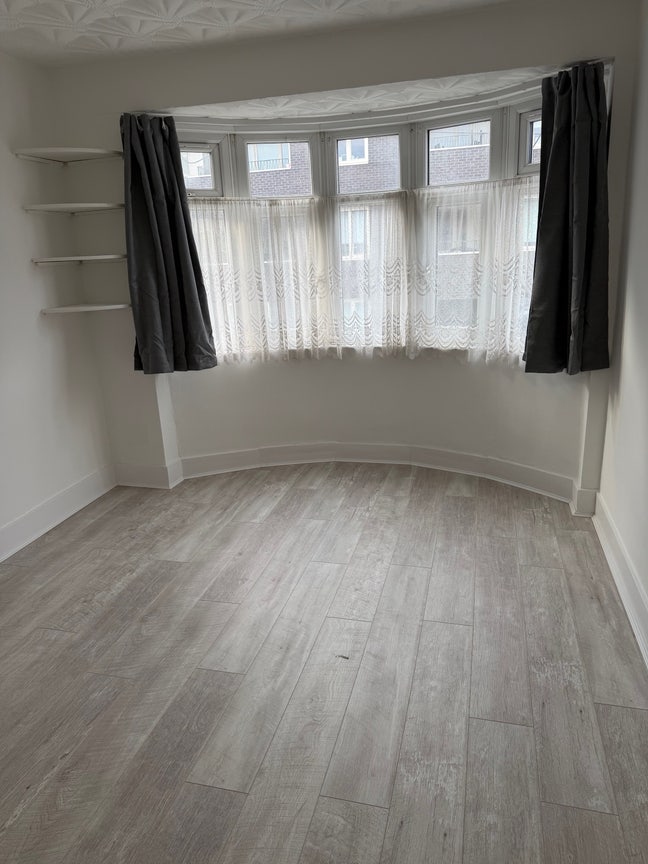 Large Double Room for rent  Main Photo