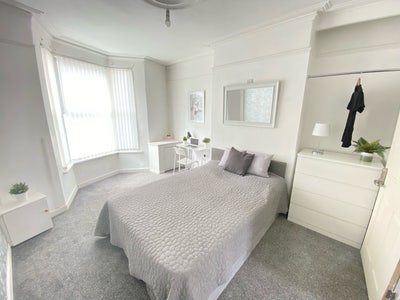 📍15 mins to City ✨ Only &pound;375⚡️Bills Inc 🏡 Main Photo