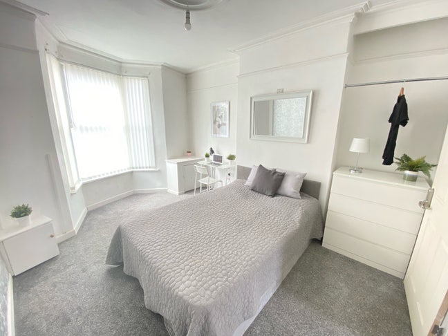 📍15 mins to City ✨ Only &pound;375⚡️Bills Inc 🏡 Main Photo