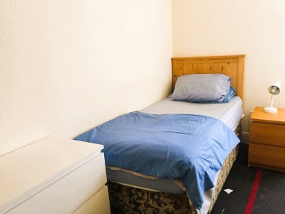 Clean Comfortable room for one. All Inclusive Main Photo
