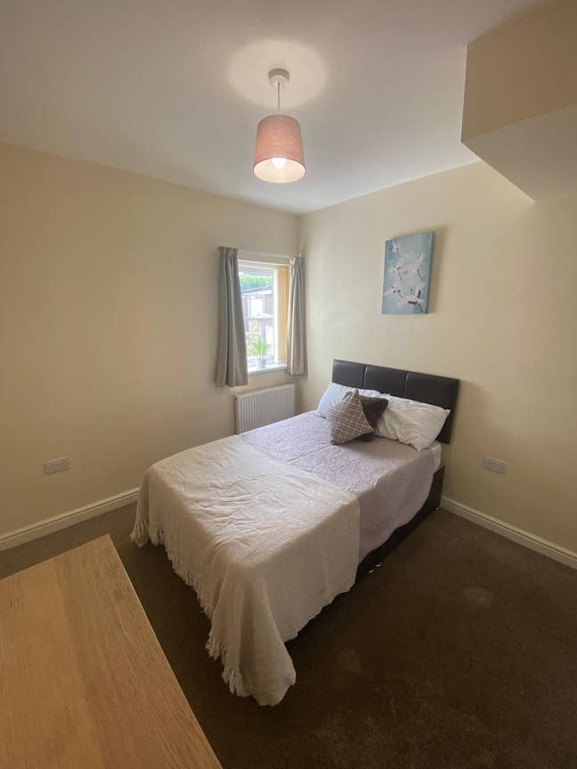 2 Rooms Available Now – All Bills Included Main Photo