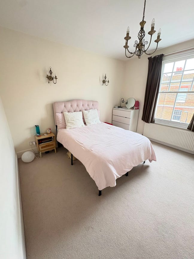 Cosy and Bright Double Bedroom in Parsons Green Main Photo