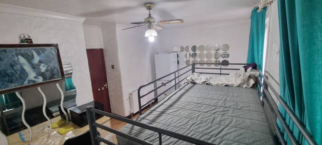 Large Size Bedroom in heart of Seven Kings Main Photo