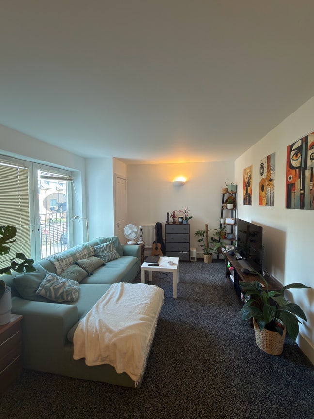 Spacious 3 bed-3 bath flat| 2 ensuite rooms avail. Main Photo