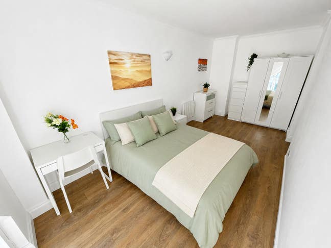 Bright Double Room in Modern Flat Main Photo