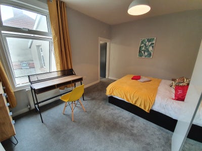Large double ensuite Nr Harbourside Temple Meads  Main Photo