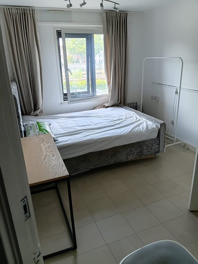 Clean Spacious Double room for rent in West Ealing Main Photo
