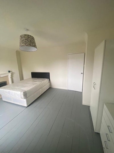 🛏️ Double for Single Use in 📍Cricklewood Main Photo