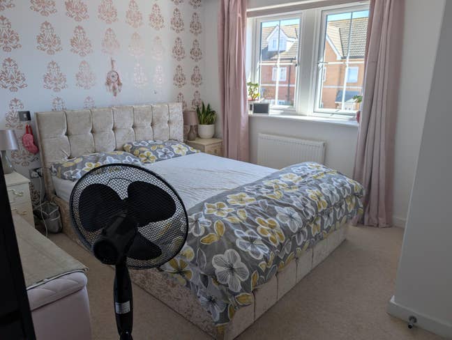 Double room with en suite  Main Photo