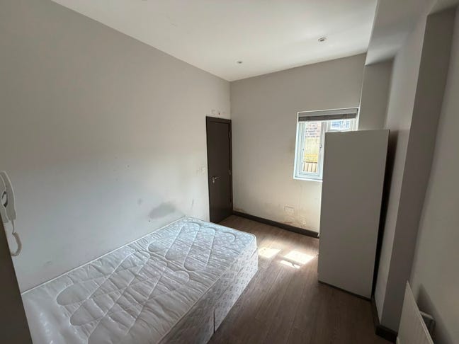 DSS-Studio Flat Available in Norwood Bromley SE20 Main Photo