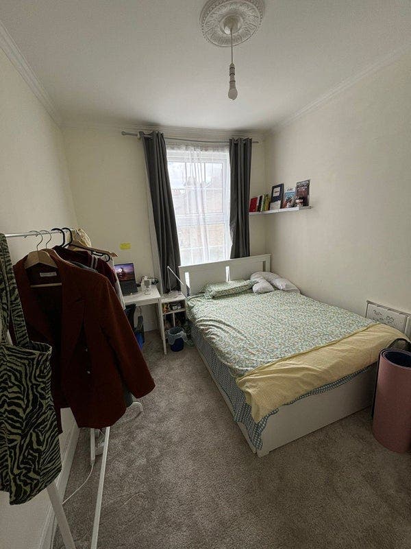Lovely single bedroom close Burnt Oak Station Main Photo
