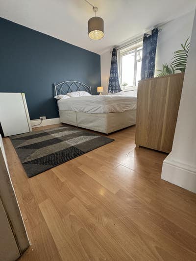 Good Size Bright Double Room with Views  Main Photo